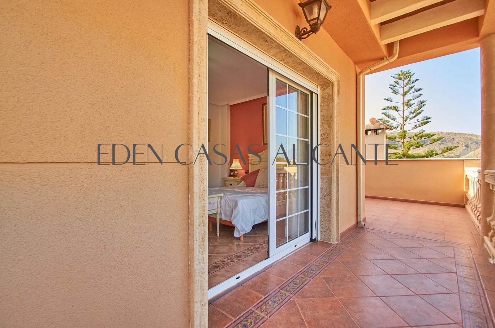 3 soveværelse Villa til salg i El Campello med garage - € 590.000 (Ref: 9103039)