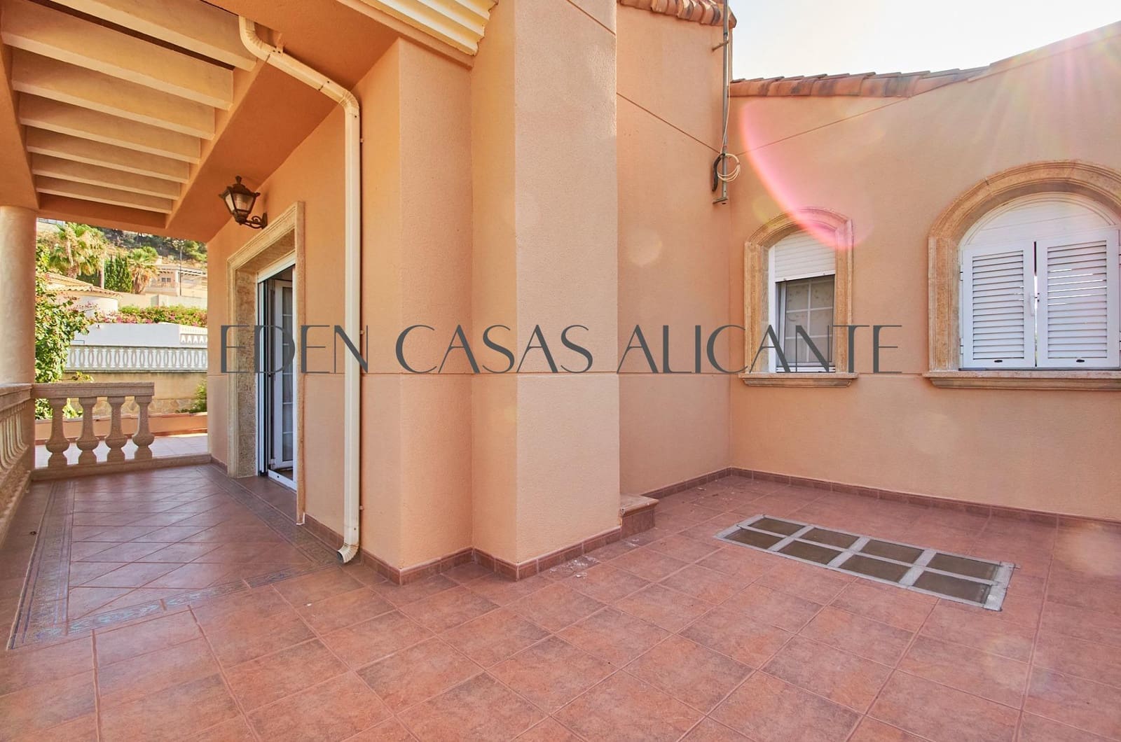 3 soveværelse Villa til salg i El Campello med garage - € 590.000 (Ref: 9103039)