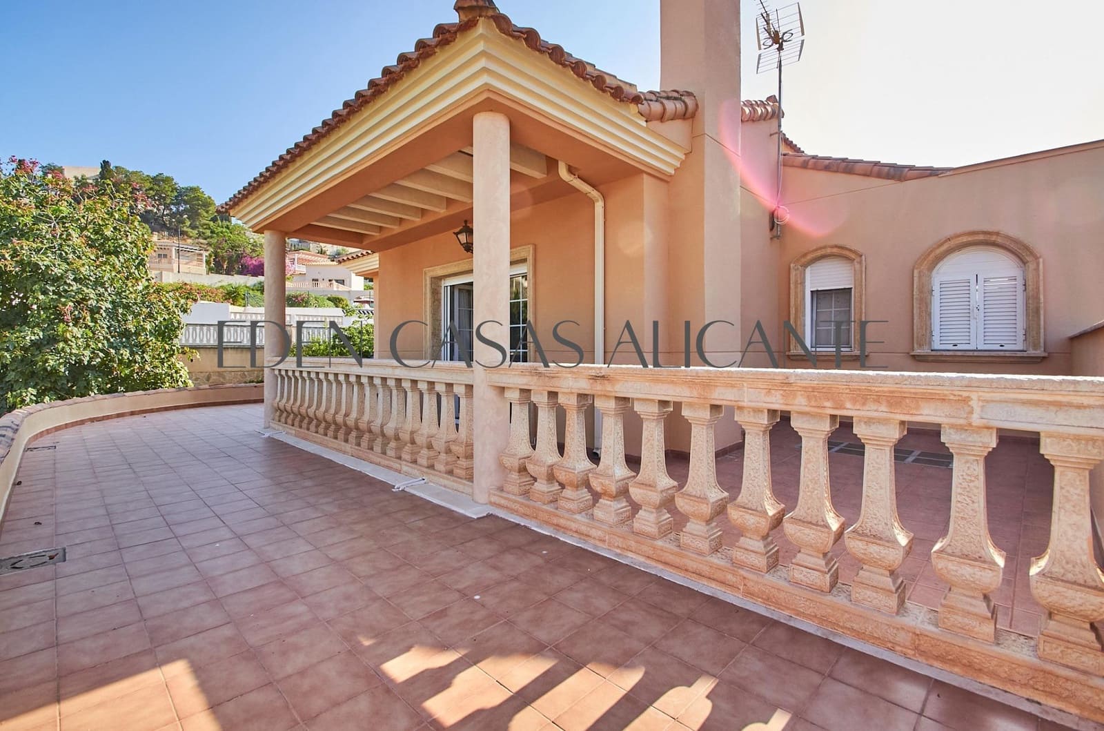 3 soveværelse Villa til salg i El Campello med garage - € 590.000 (Ref: 9103039)