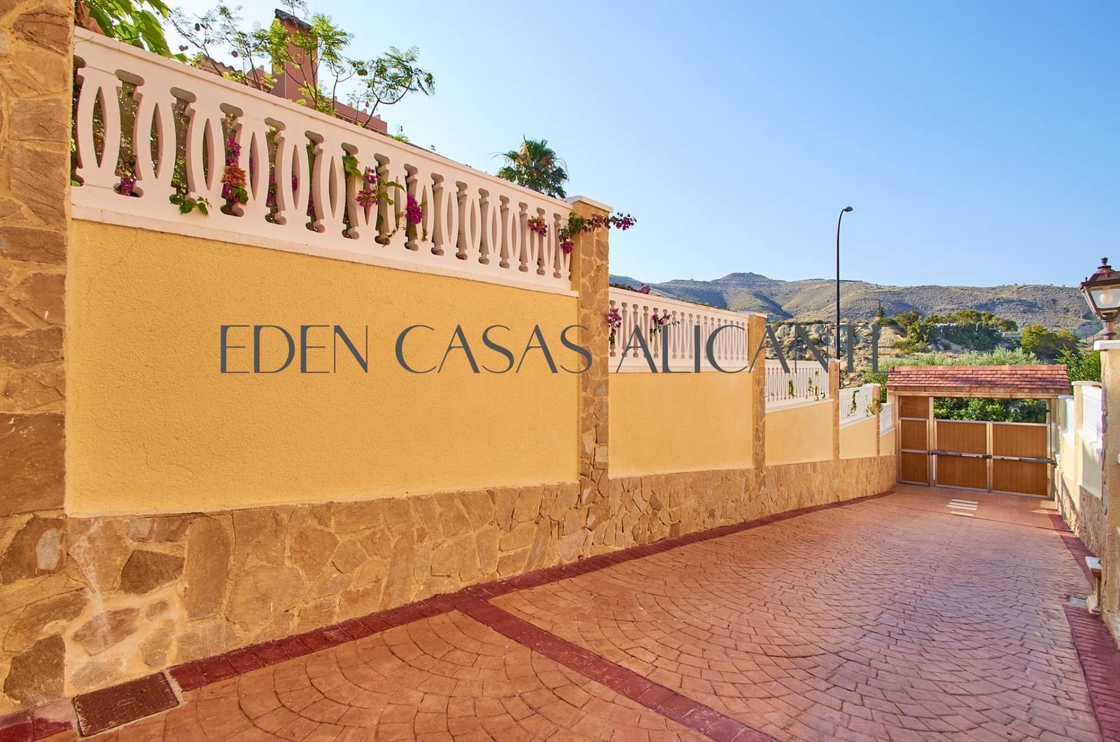 3 soveværelse Villa til salg i El Campello med garage - € 590.000 (Ref: 9103039)