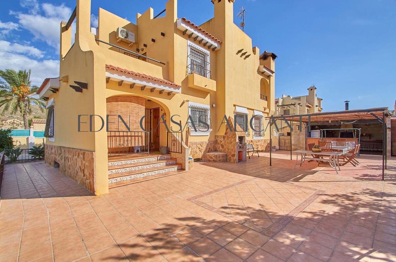 4 sovrum Villa till salu i El Campello med pool garage - 495 000 € (Ref: 9262785)