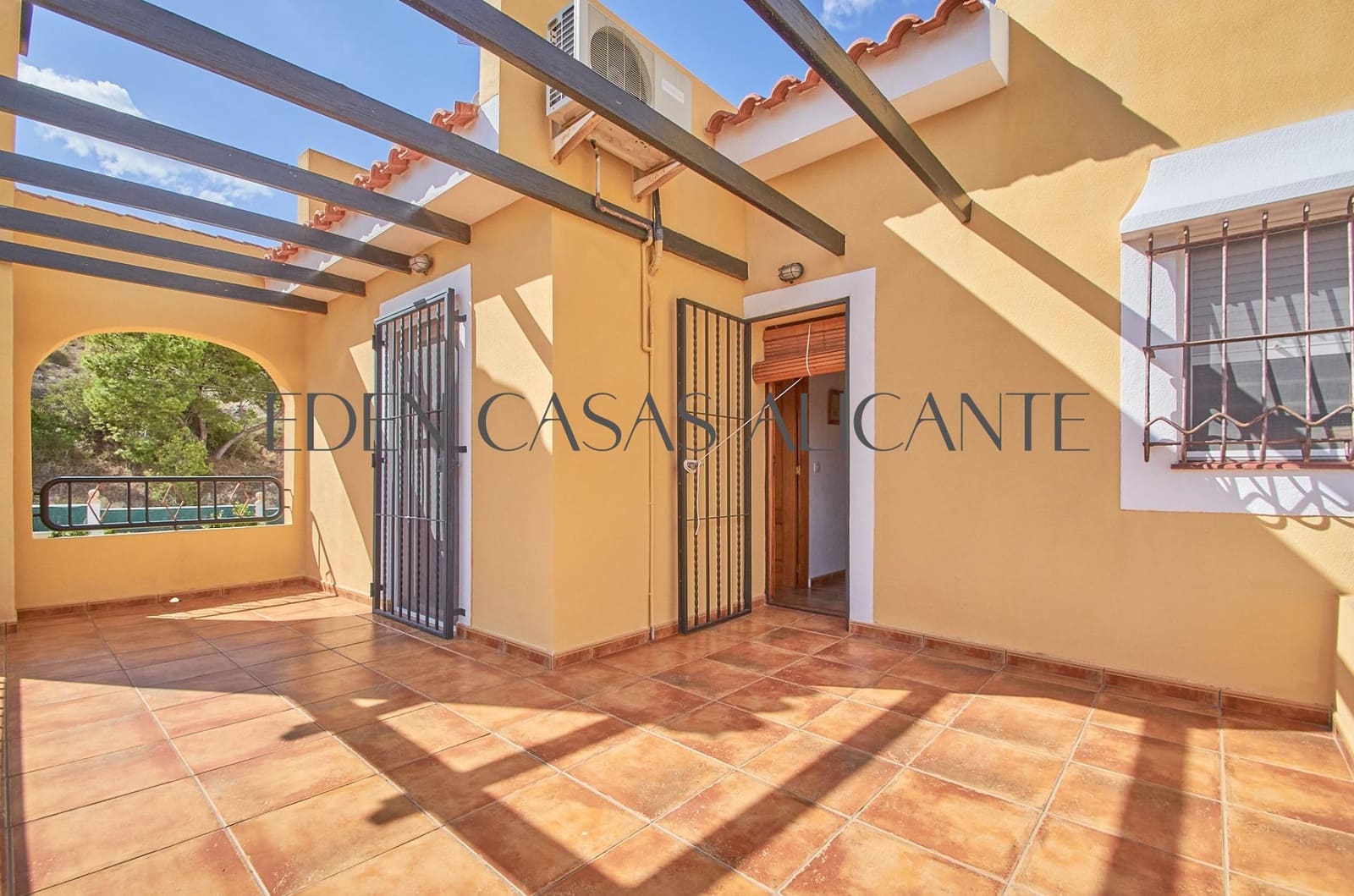 4 sovrum Villa till salu i El Campello med pool garage - 495 000 € (Ref: 9262785)