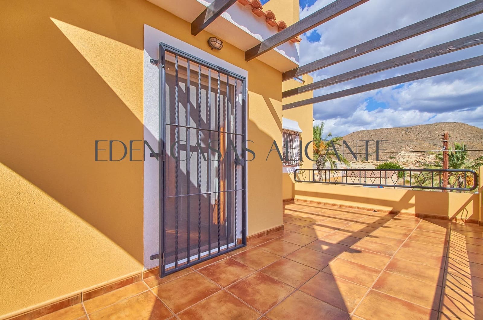 4 sovrum Villa till salu i El Campello med pool garage - 495 000 € (Ref: 9262785)