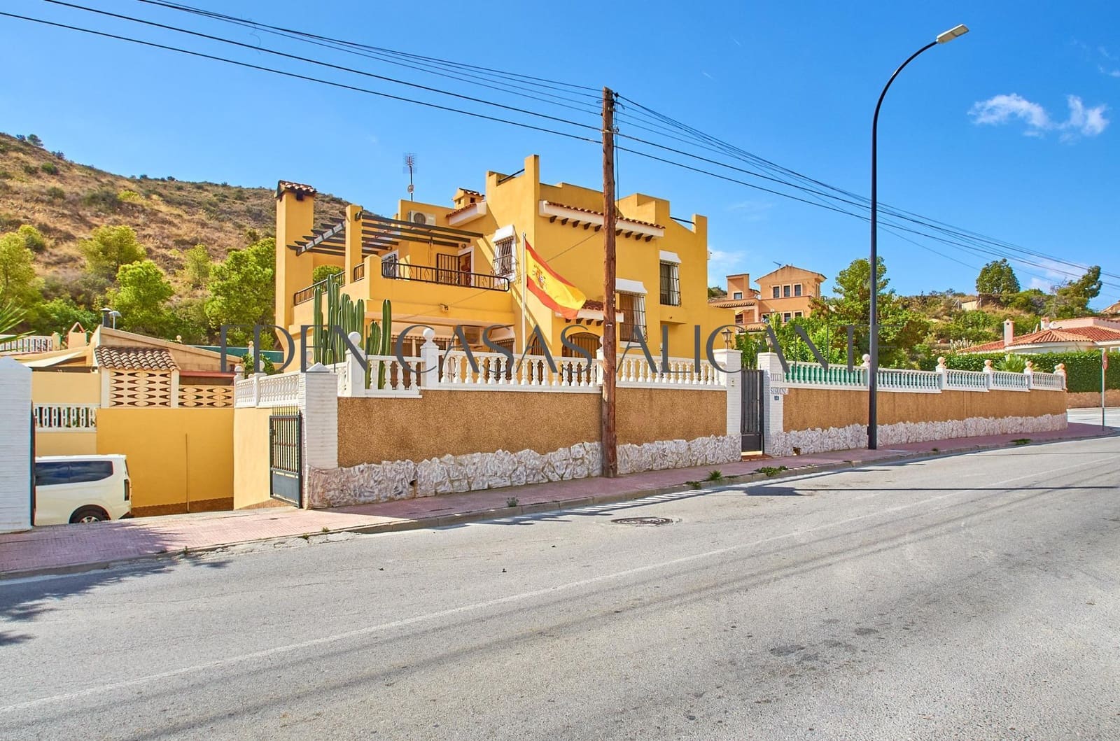 4 sovrum Villa till salu i El Campello med pool garage - 495 000 € (Ref: 9262785)