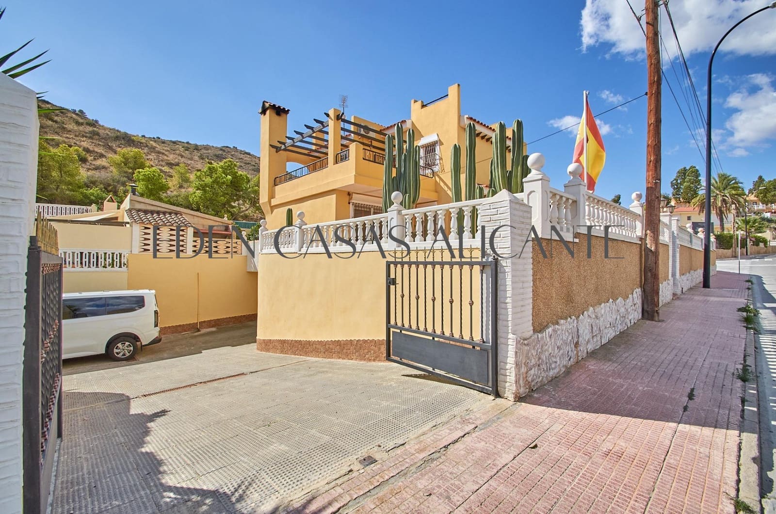 4 sovrum Villa till salu i El Campello med pool garage - 495 000 € (Ref: 9262785)