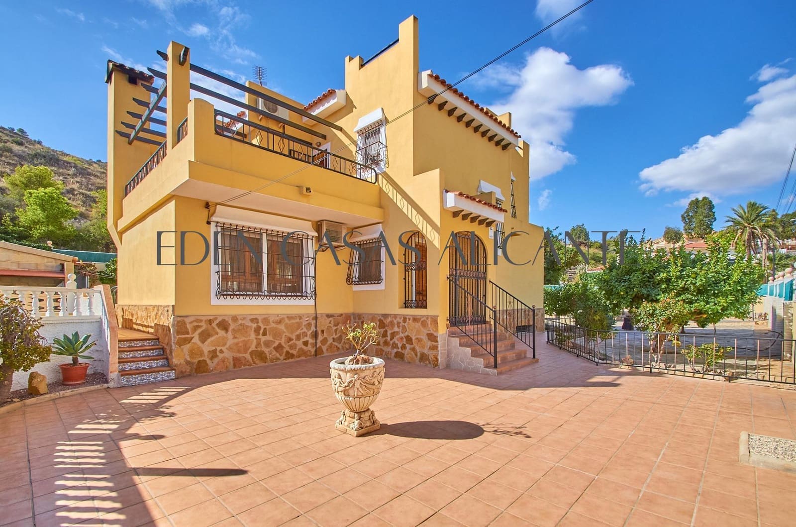 4 sovrum Villa till salu i El Campello med pool garage - 495 000 € (Ref: 9262785)