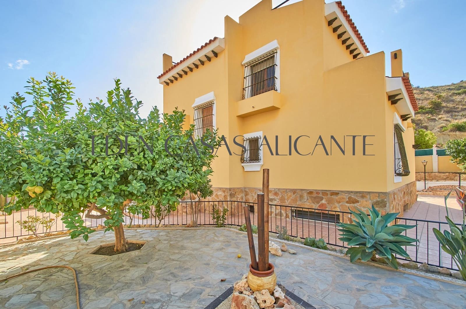 4 Zimmer Villa zu verkaufen in El Campello mit Pool Garage - 515.000 € (Ref: 9262785)