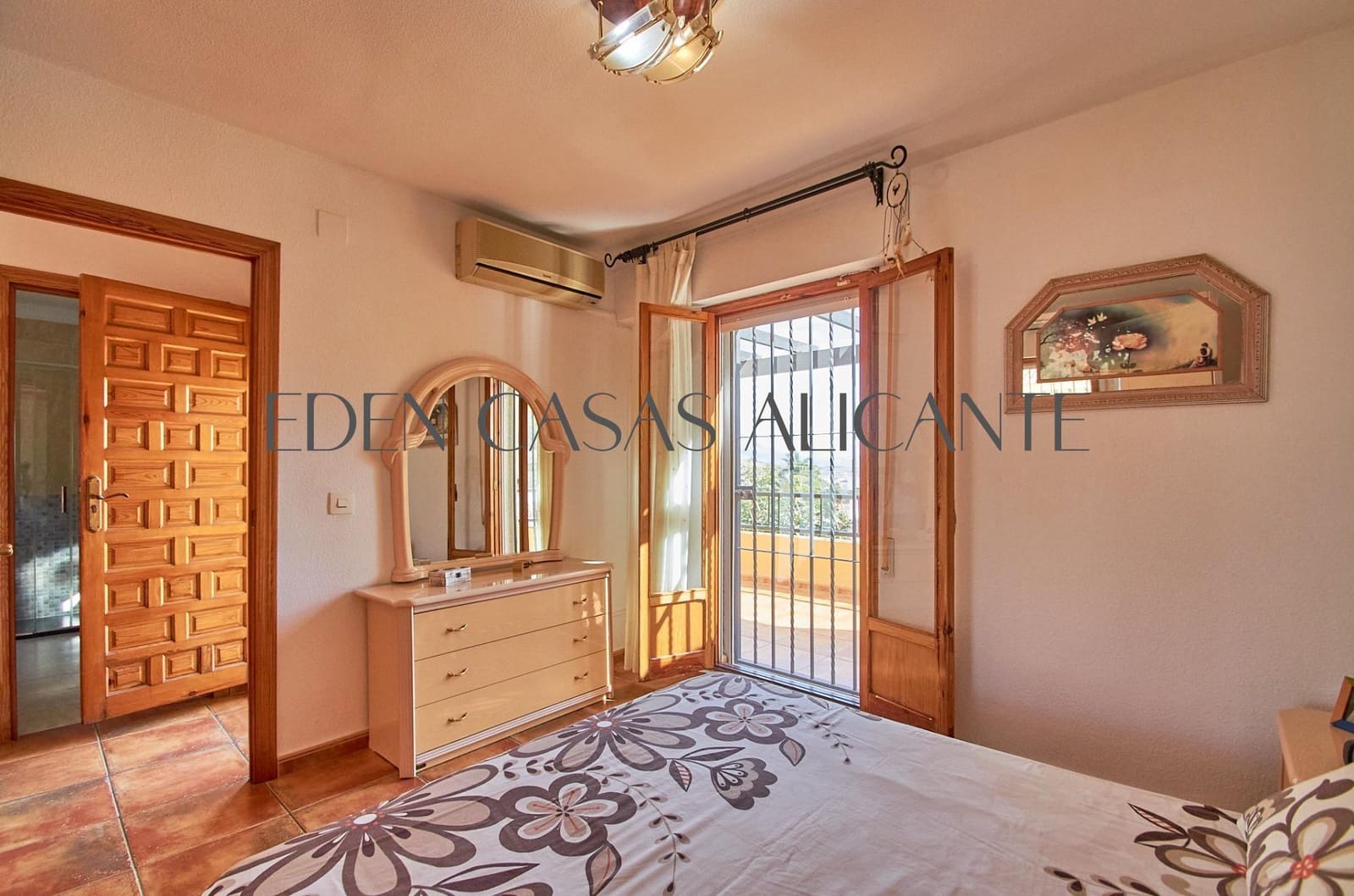 4 Zimmer Villa zu verkaufen in El Campello mit Pool Garage - 515.000 € (Ref: 9262785)