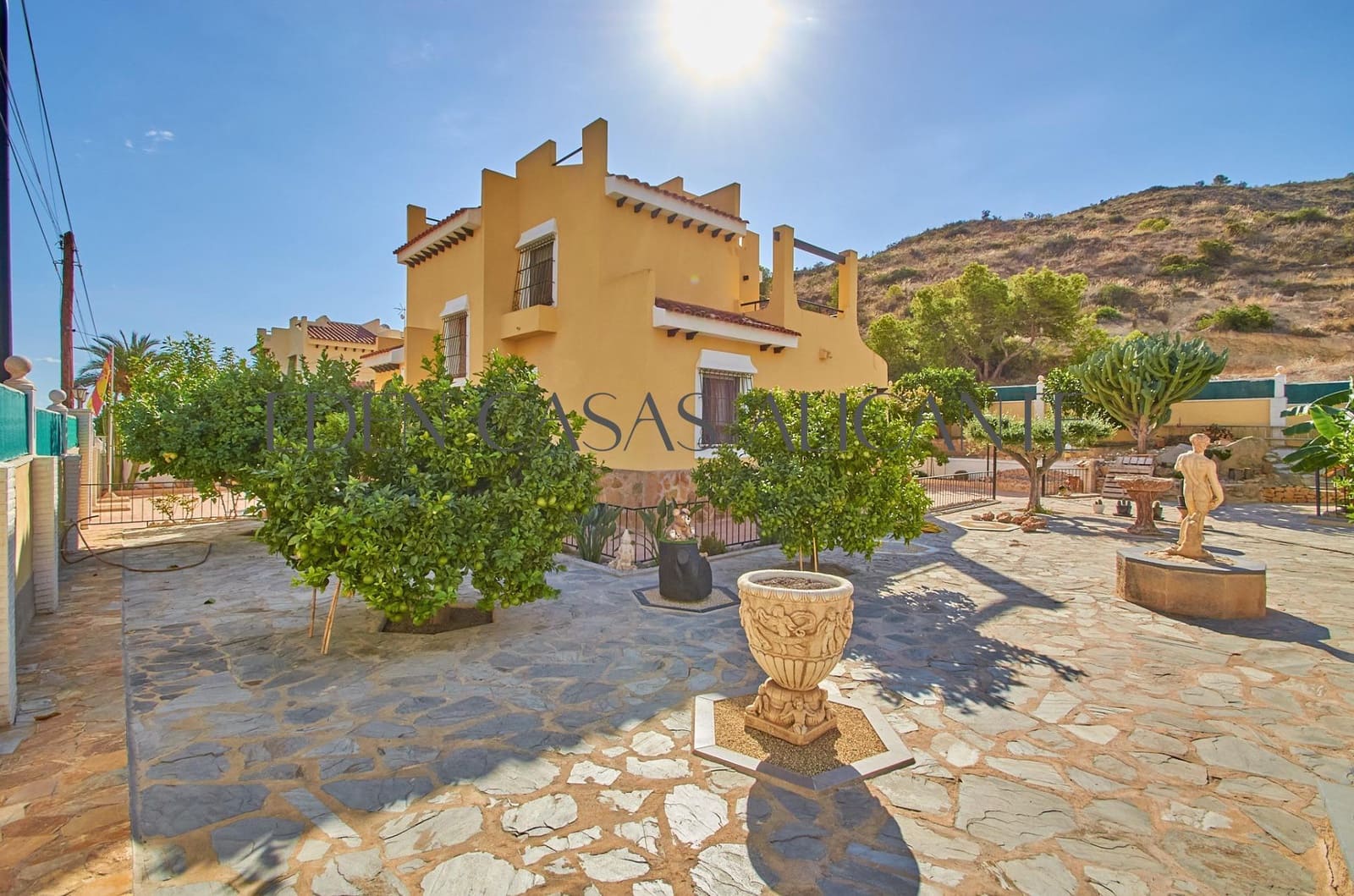 4 Zimmer Villa zu verkaufen in El Campello mit Pool Garage - 515.000 € (Ref: 9262785)