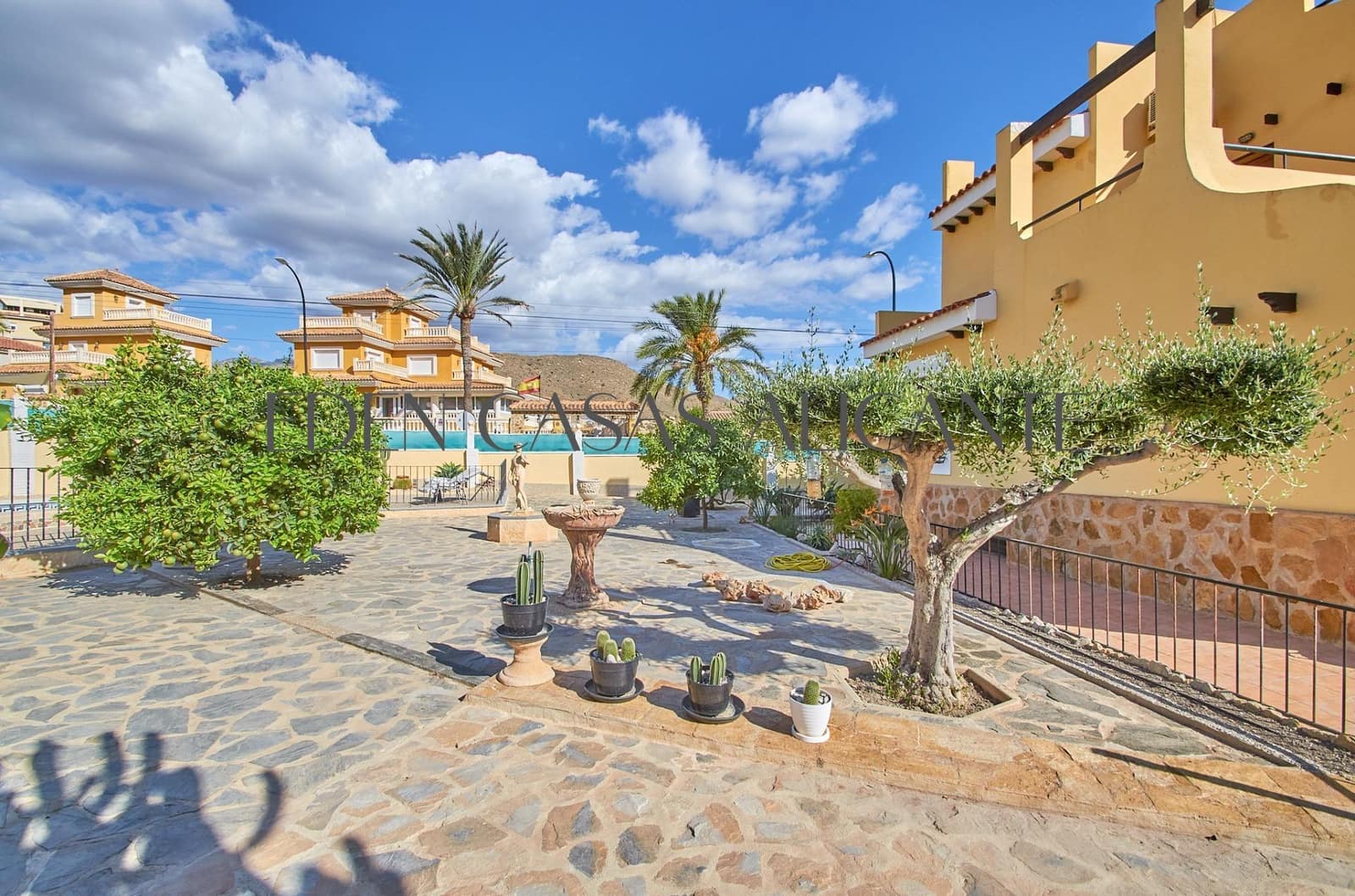 4 Zimmer Villa zu verkaufen in El Campello mit Pool Garage - 515.000 € (Ref: 9262785)