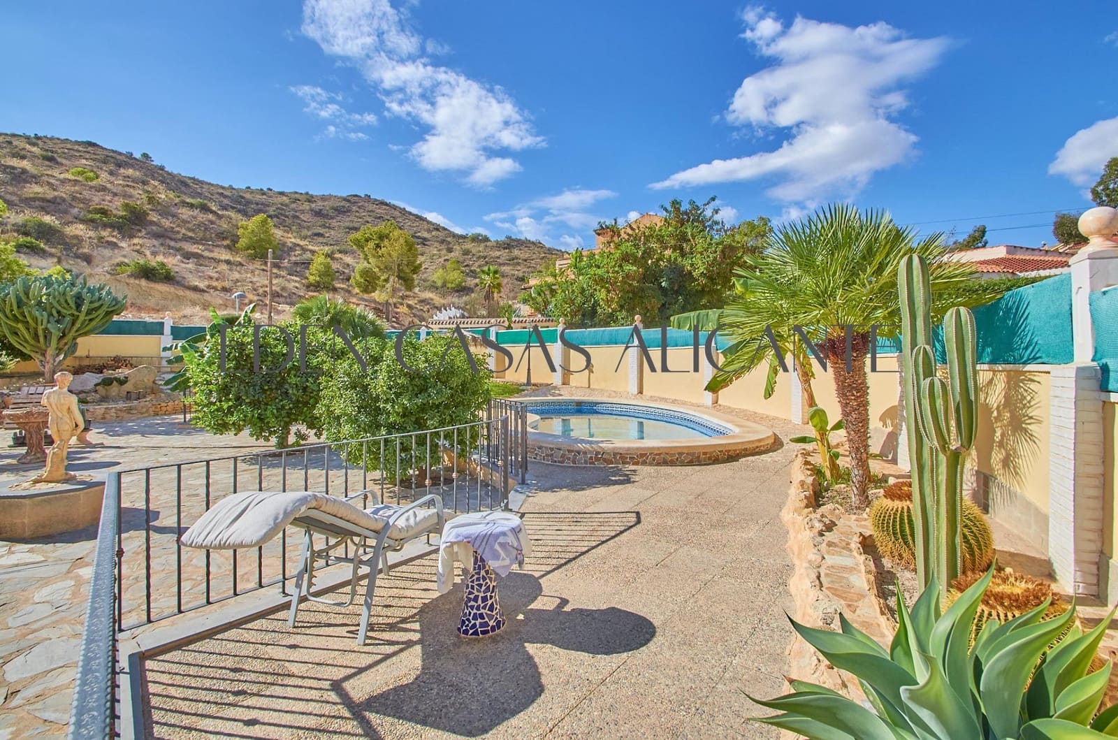 4 Zimmer Villa zu verkaufen in El Campello mit Pool Garage - 515.000 € (Ref: 9262785)