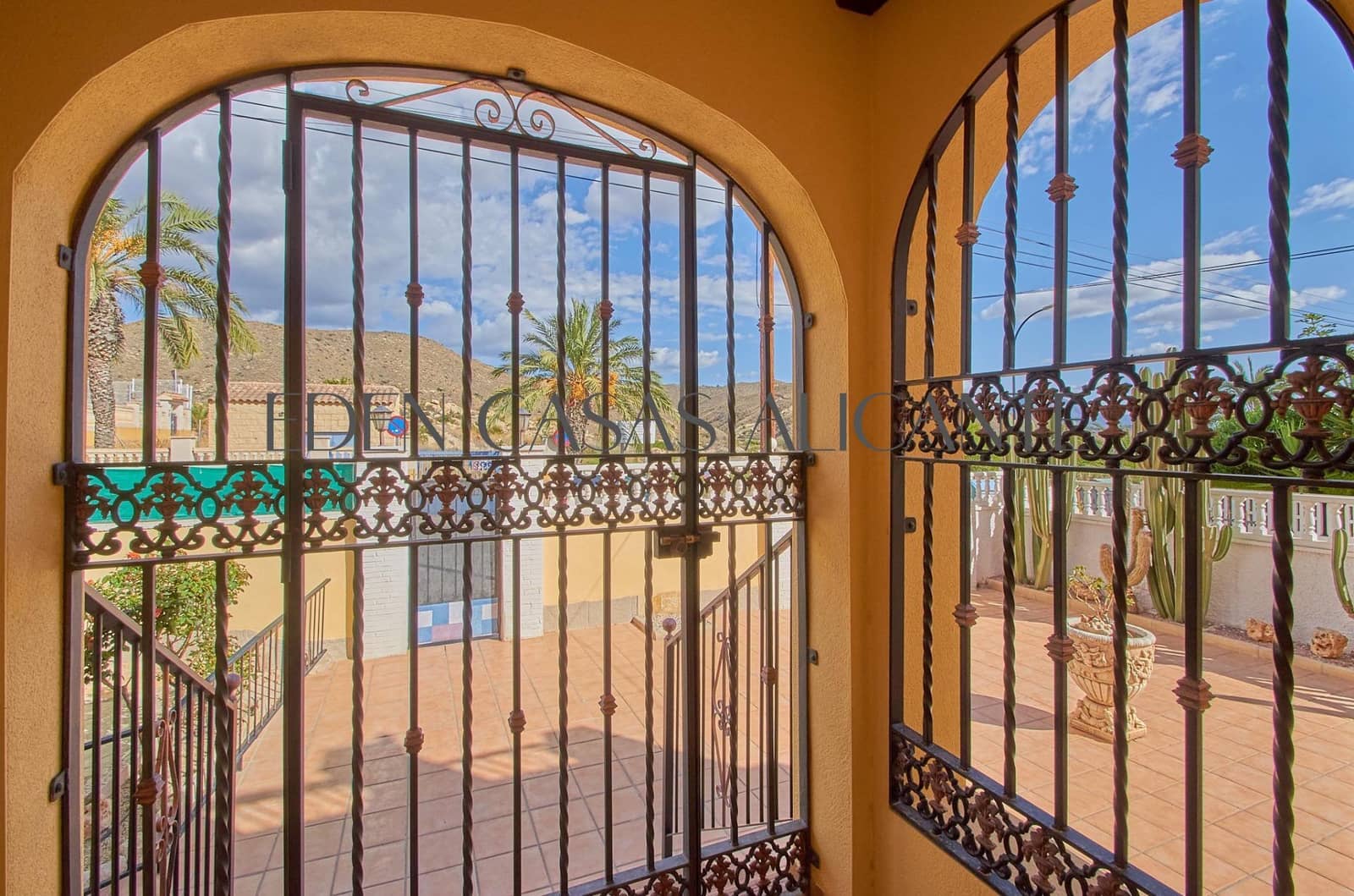 4 Zimmer Villa zu verkaufen in El Campello mit Pool Garage - 515.000 € (Ref: 9262785)