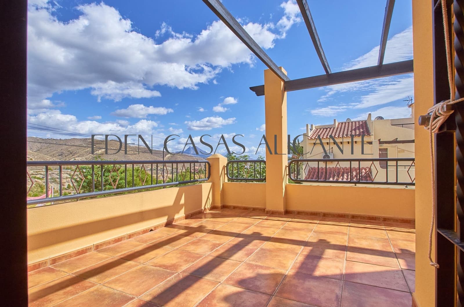 4 Zimmer Villa zu verkaufen in El Campello mit Pool Garage - 515.000 € (Ref: 9262785)