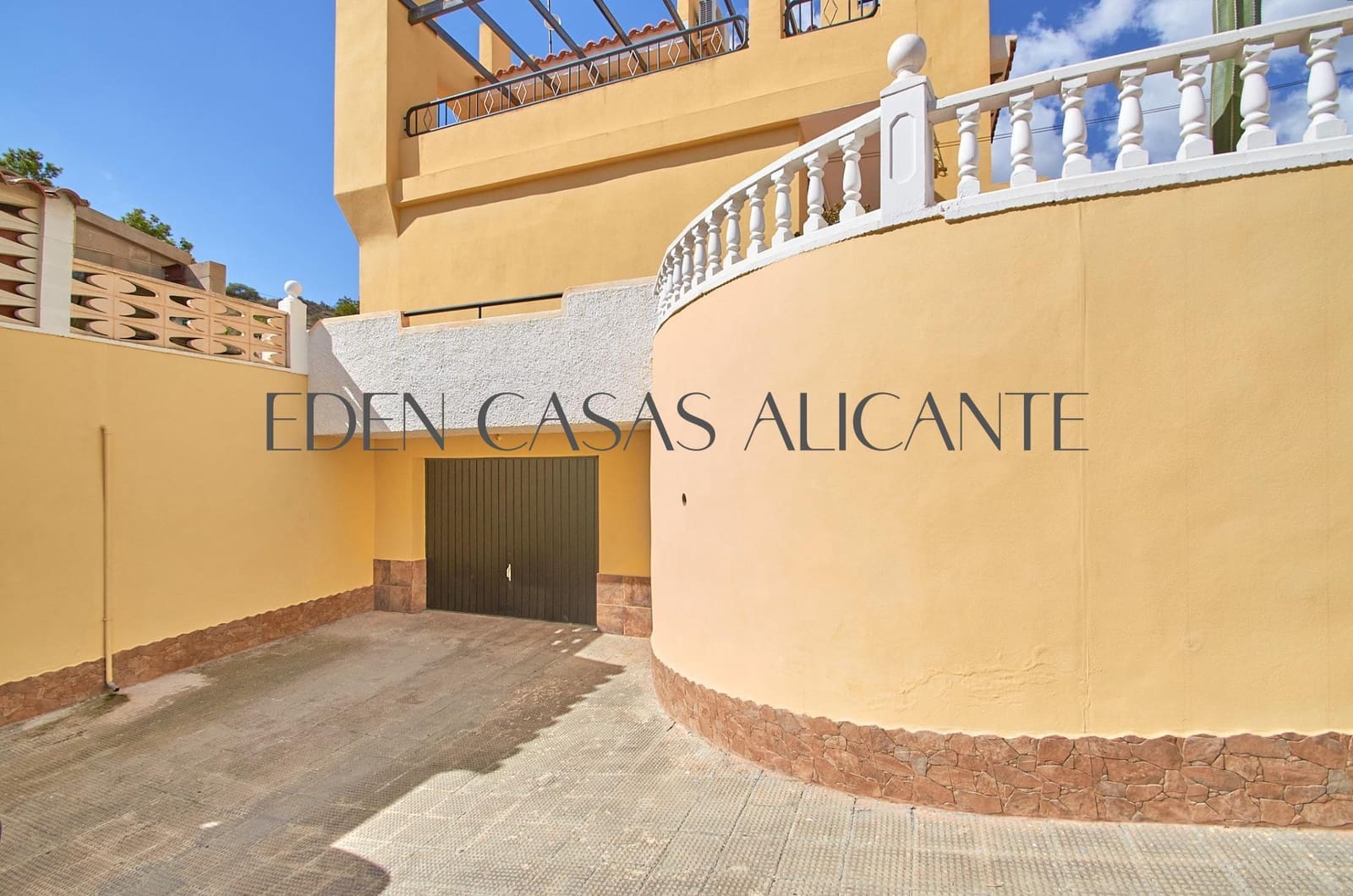 4 Zimmer Villa zu verkaufen in El Campello mit Pool Garage - 515.000 € (Ref: 9262785)