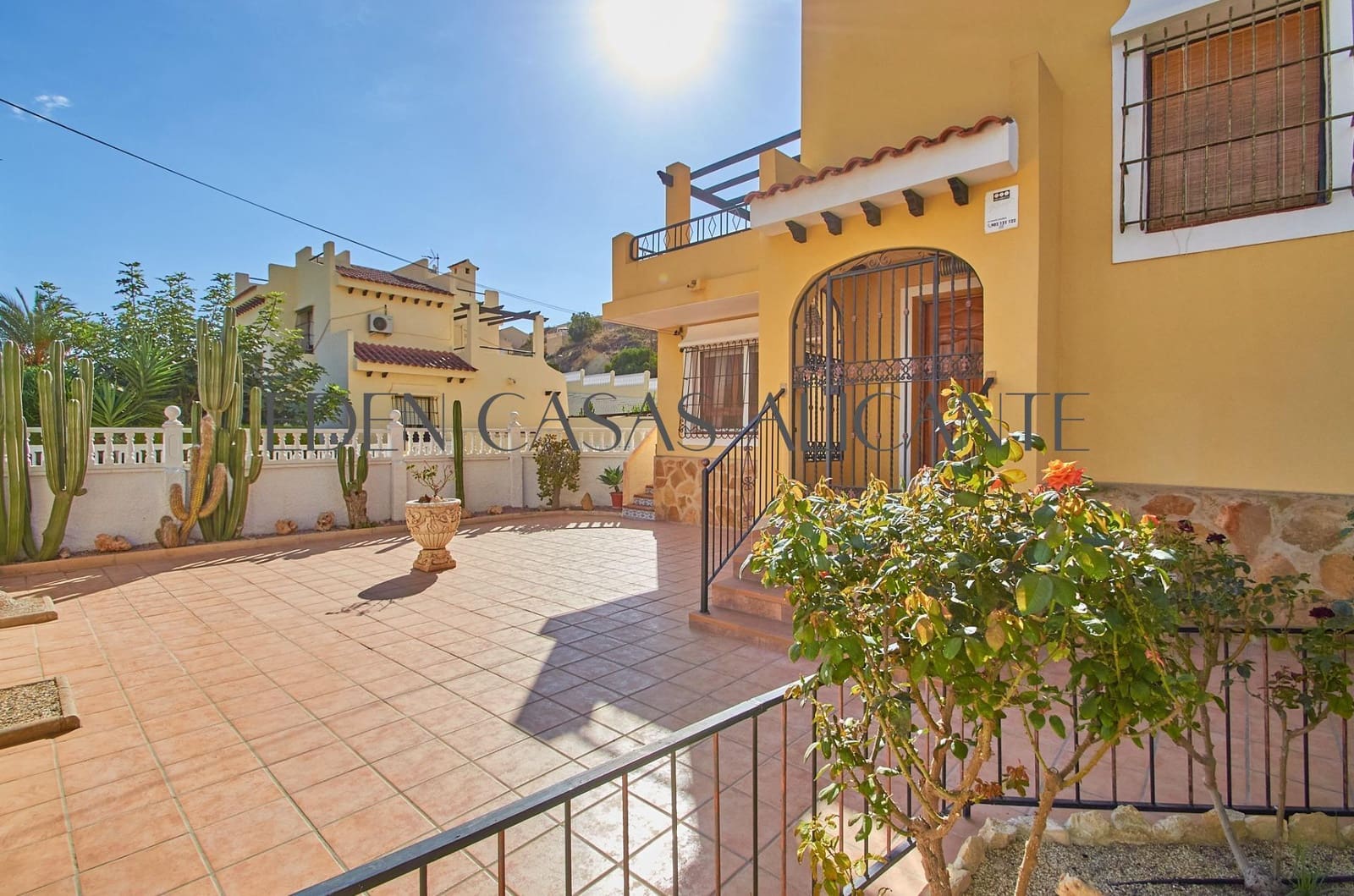 4 Zimmer Villa zu verkaufen in El Campello mit Pool Garage - 515.000 € (Ref: 9262785)