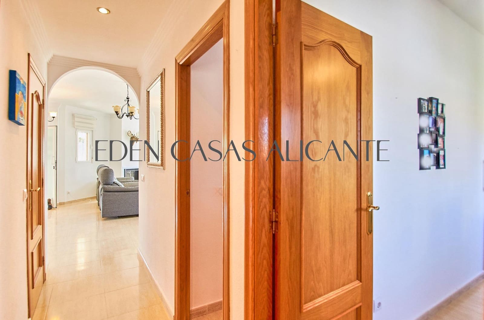 5 bedroom Villa for sale in Busot with pool - € 465,000 (Ref: 9347614)