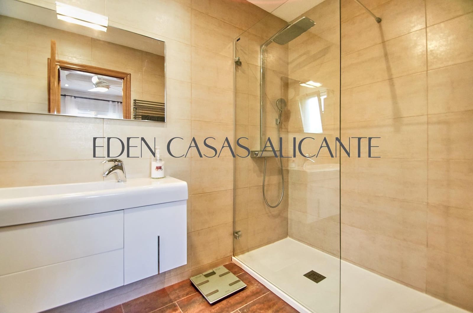 5 bedroom Villa for sale in Busot with pool - € 465,000 (Ref: 9347614)