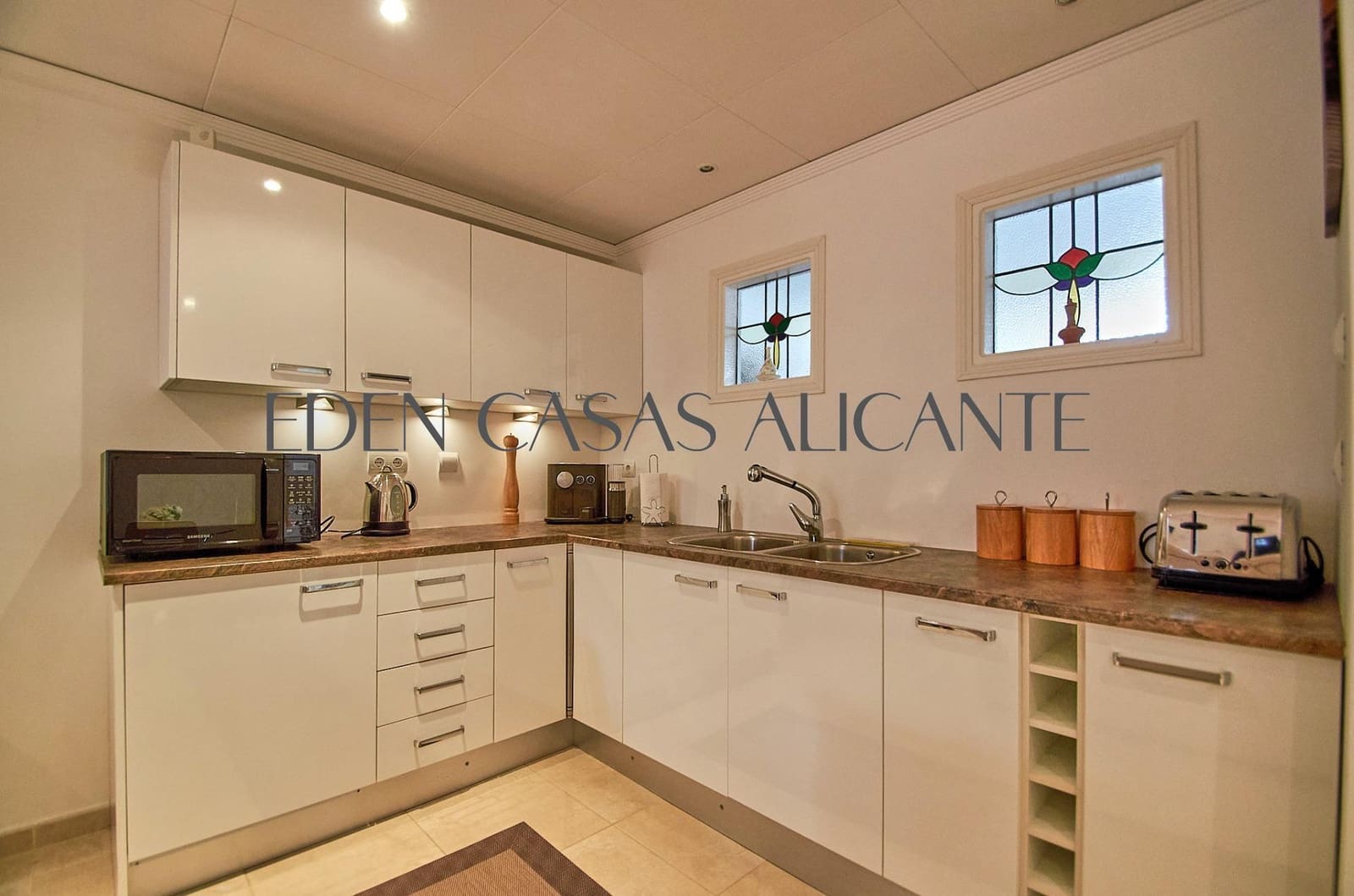 5 bedroom Villa for sale in Busot with pool - € 465,000 (Ref: 9347614)