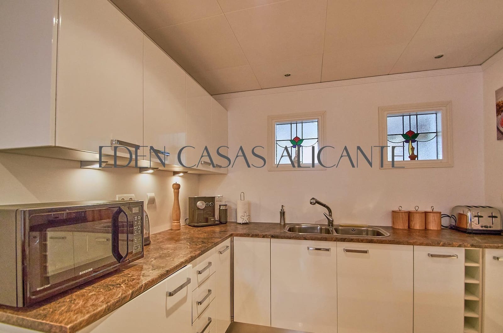 5 bedroom Villa for sale in Busot with pool - € 465,000 (Ref: 9347614)