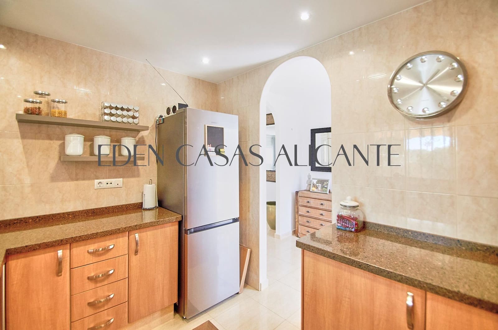 5 bedroom Villa for sale in Busot with pool - € 465,000 (Ref: 9347614)