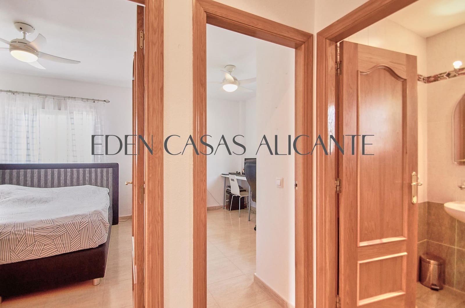 5 bedroom Villa for sale in Busot with pool - € 465,000 (Ref: 9347614)