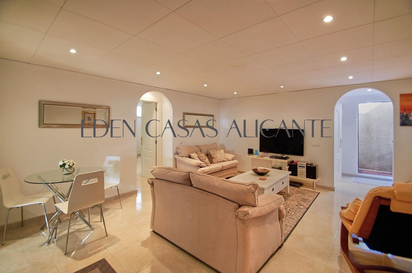 5 bedroom Villa for sale in Busot with pool - € 465,000 (Ref: 9347614)