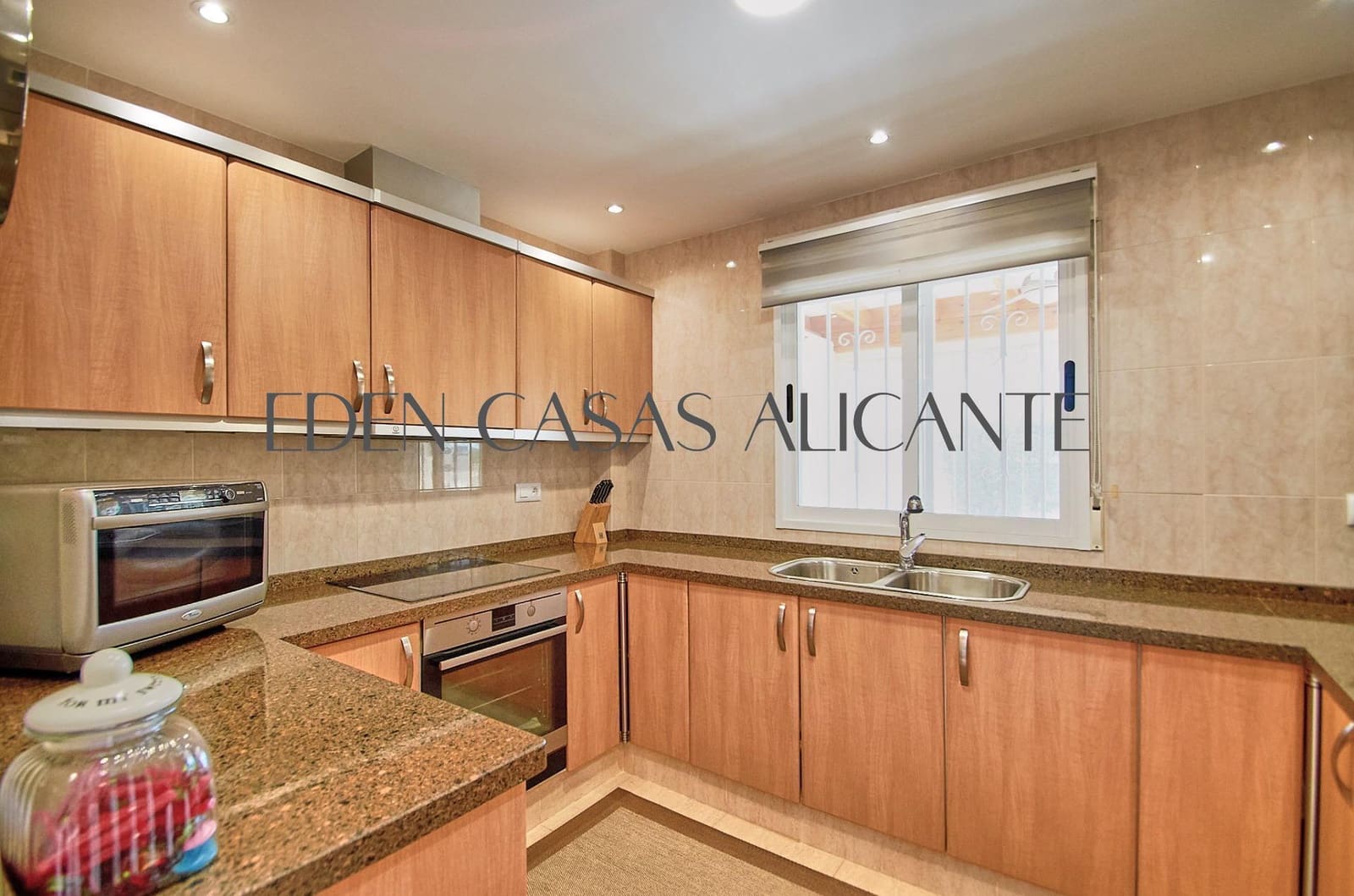 5 bedroom Villa for sale in Busot with pool - € 465,000 (Ref: 9347614)