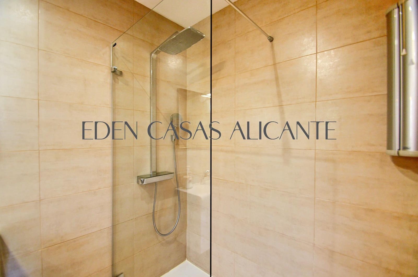 5 bedroom Villa for sale in Busot with pool - € 465,000 (Ref: 9347614)