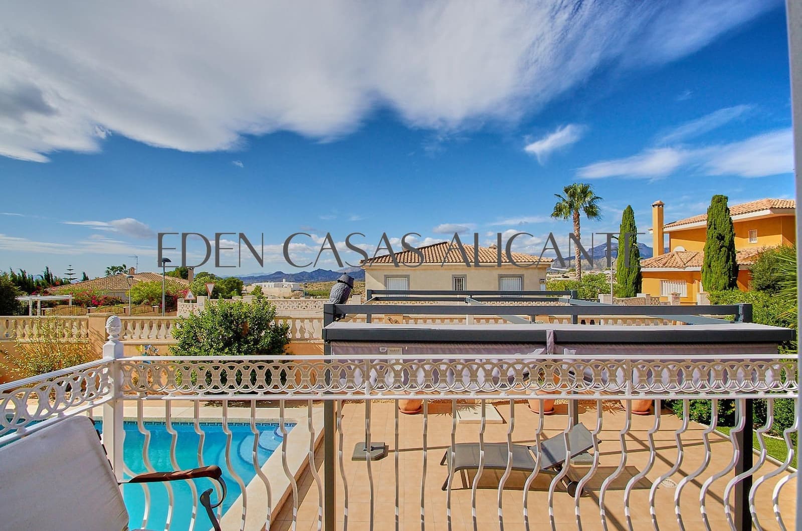 5 bedroom Villa for sale in Busot with pool - € 465,000 (Ref: 9347614)