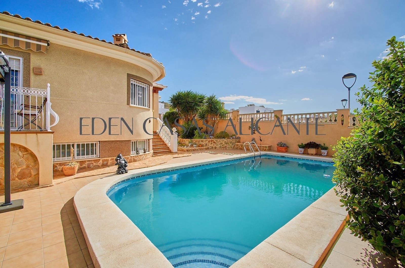 5 bedroom Villa for sale in Busot with pool - € 465,000 (Ref: 9347614)
