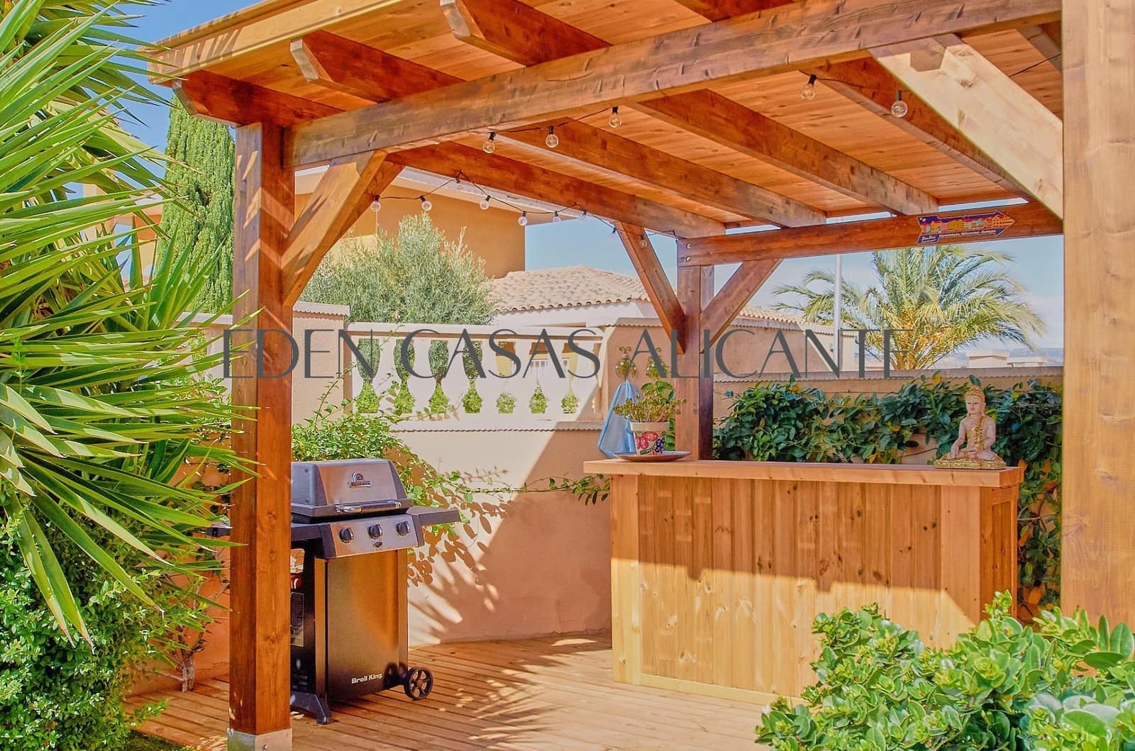 5 bedroom Villa for sale in Busot with pool - € 465,000 (Ref: 9347614)