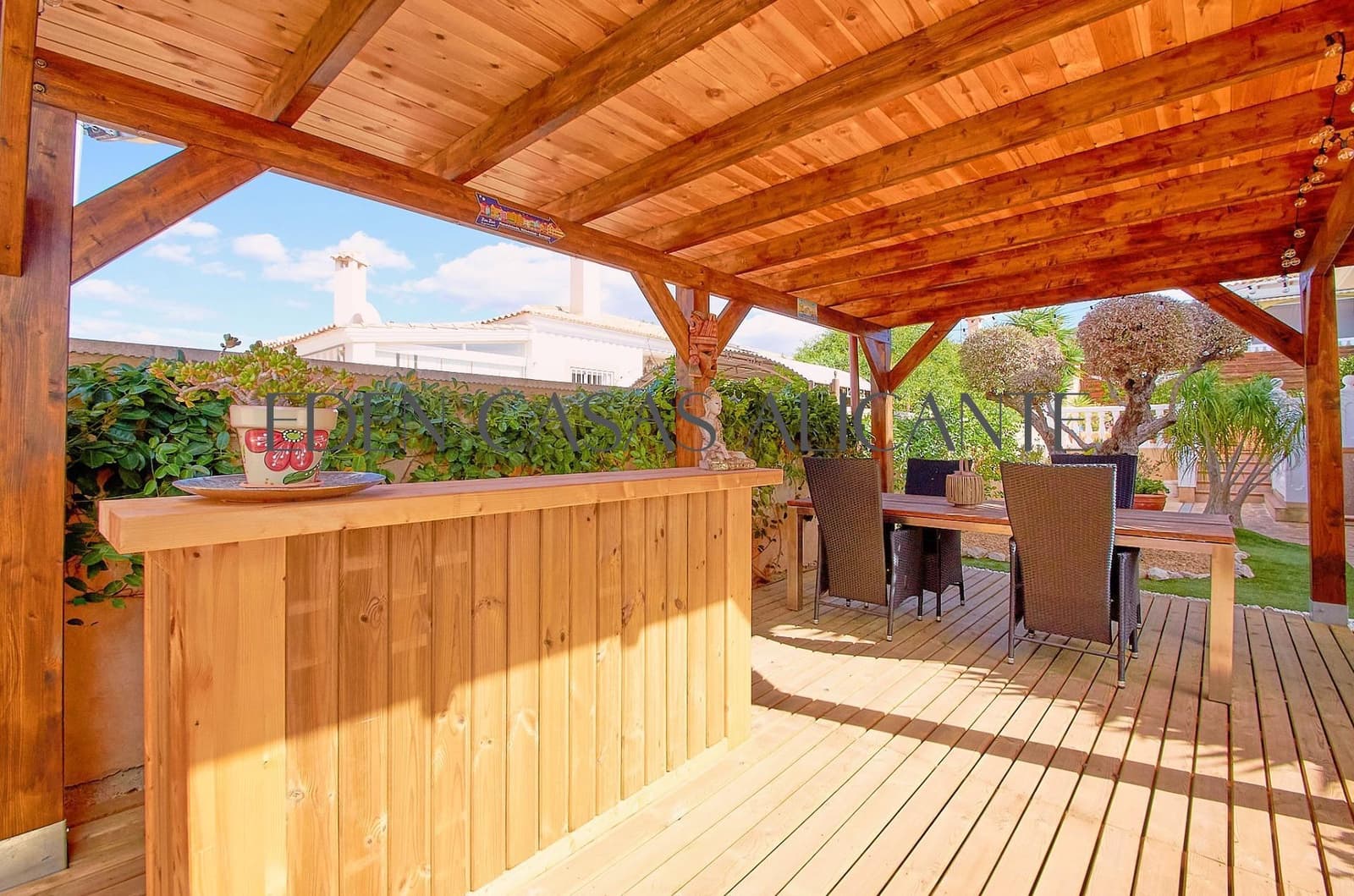 5 bedroom Villa for sale in Busot with pool - € 465,000 (Ref: 9347614)