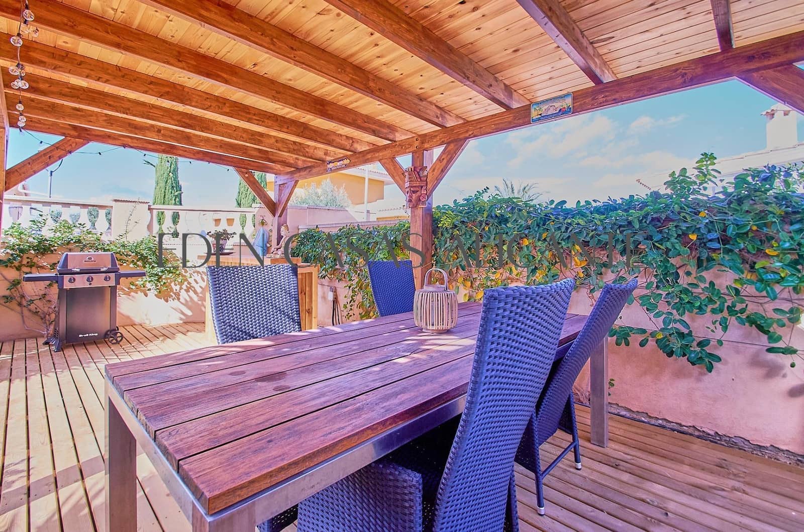 5 bedroom Villa for sale in Busot with pool - € 465,000 (Ref: 9347614)