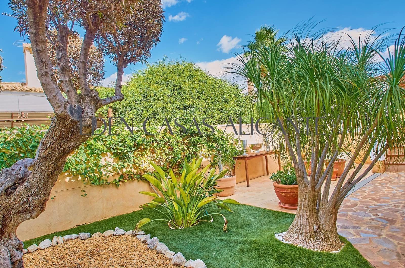 5 bedroom Villa for sale in Busot with pool - € 465,000 (Ref: 9347614)