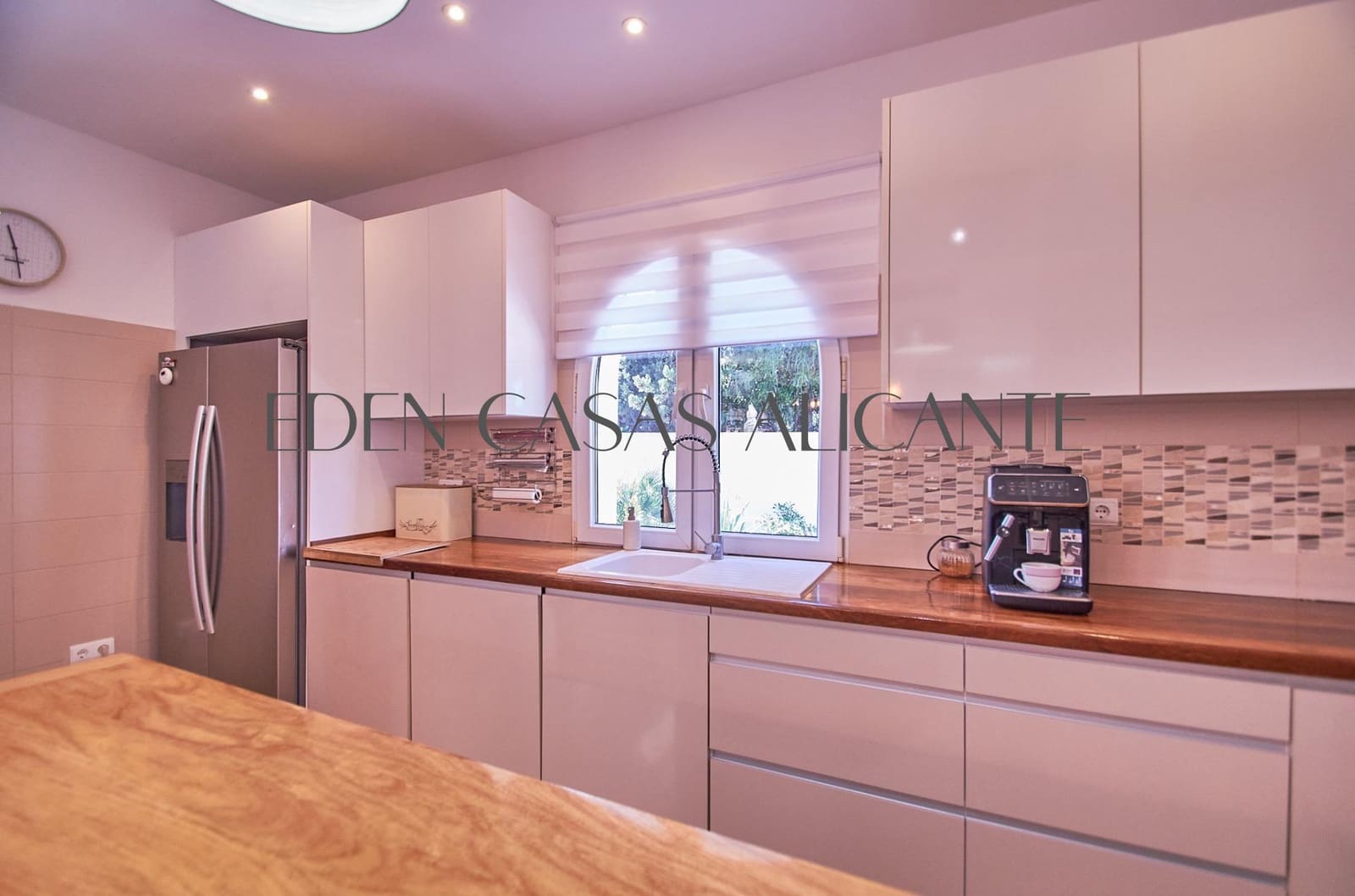 6 bedroom Villa for sale in Busot with pool - € 775,000 (Ref: 9362503)