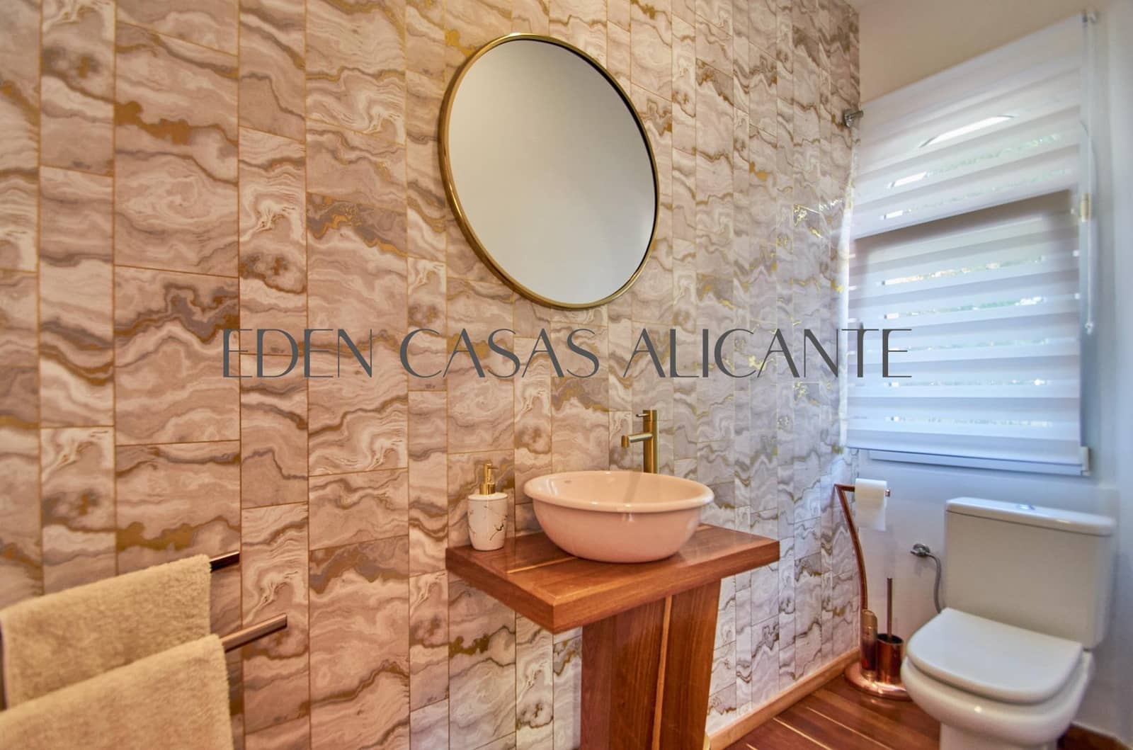 6 bedroom Villa for sale in Busot with pool - € 775,000 (Ref: 9362503)