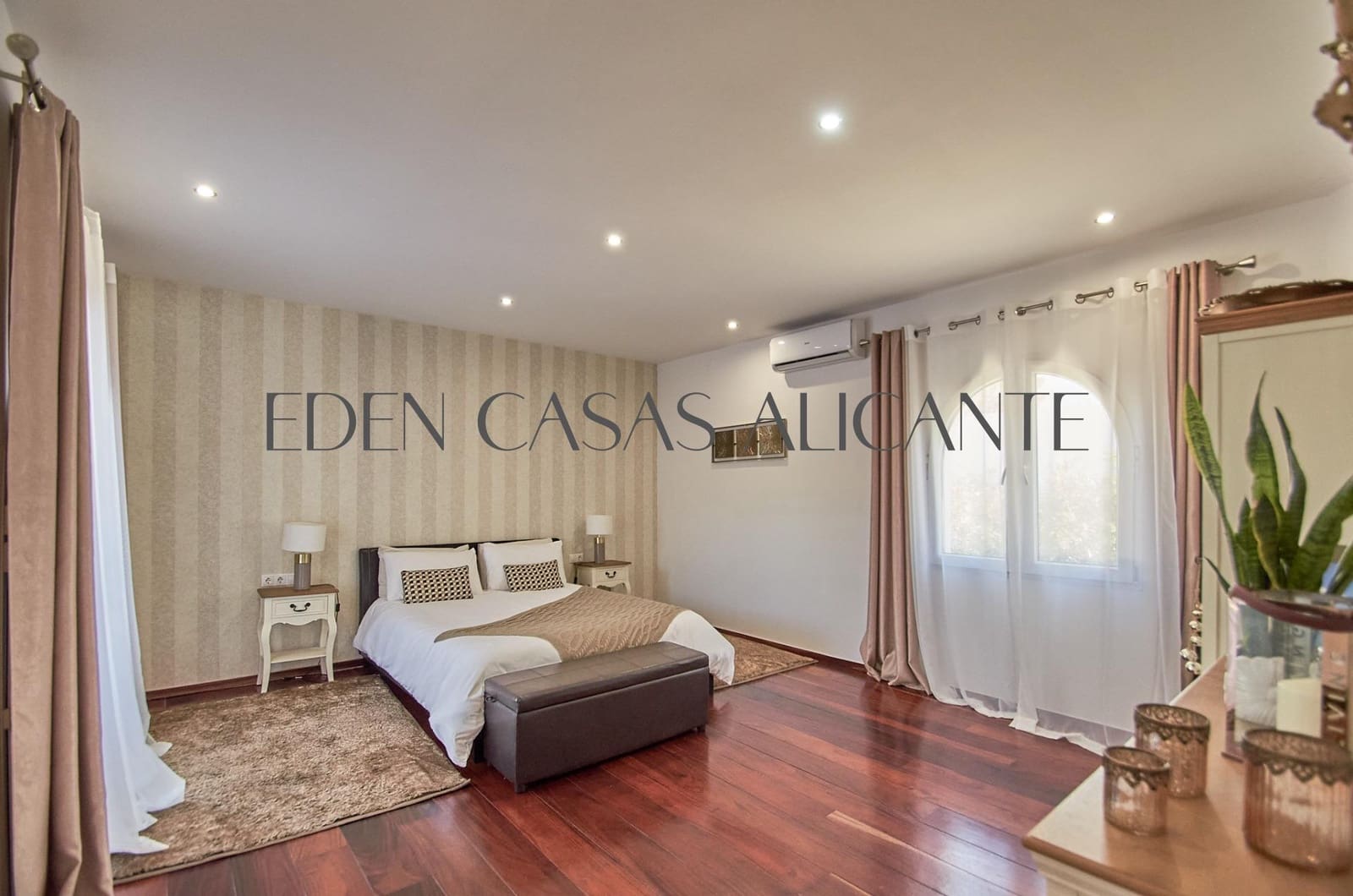 6 bedroom Villa for sale in Busot with pool - € 775,000 (Ref: 9362503)