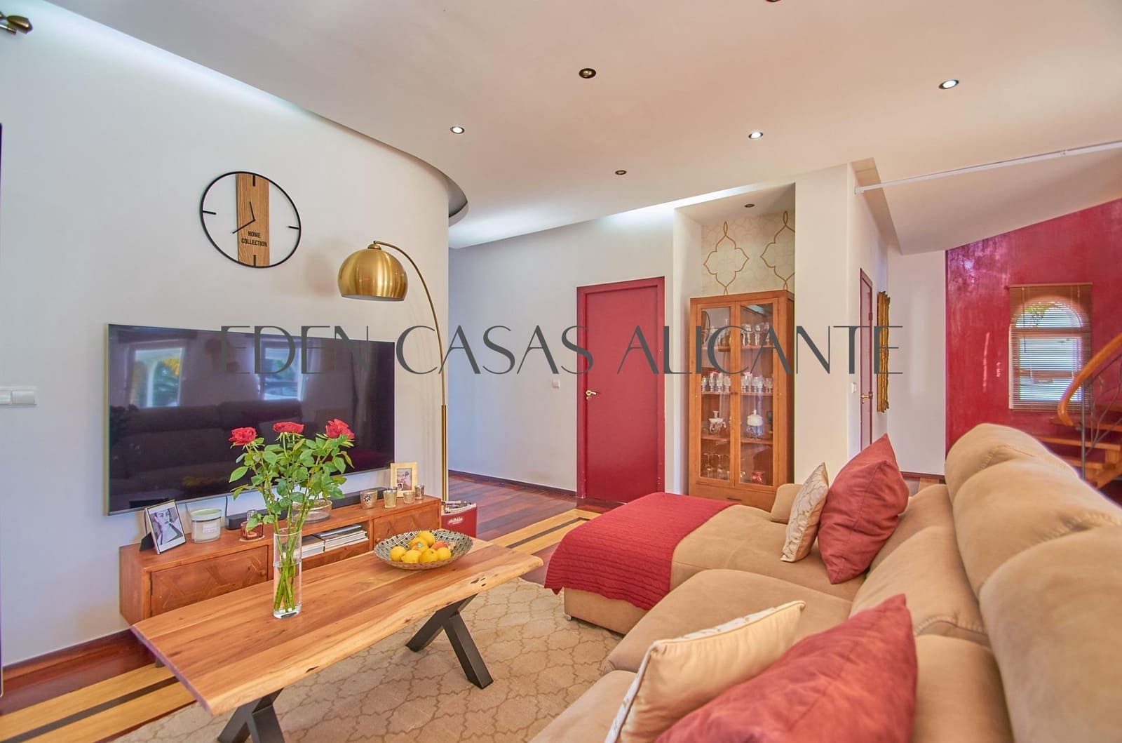 6 bedroom Villa for sale in Busot with pool - € 775,000 (Ref: 9362503)