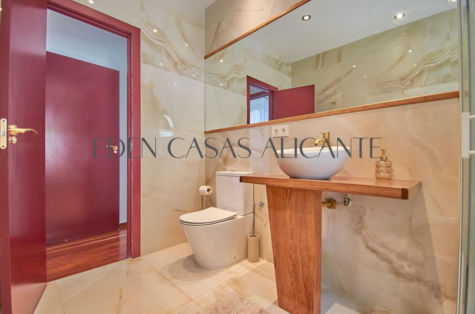 6 bedroom Villa for sale in Busot with pool - € 775,000 (Ref: 9362503)