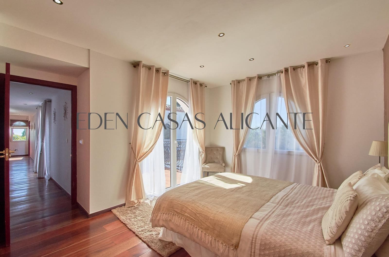 6 bedroom Villa for sale in Busot with pool - € 775,000 (Ref: 9362503)