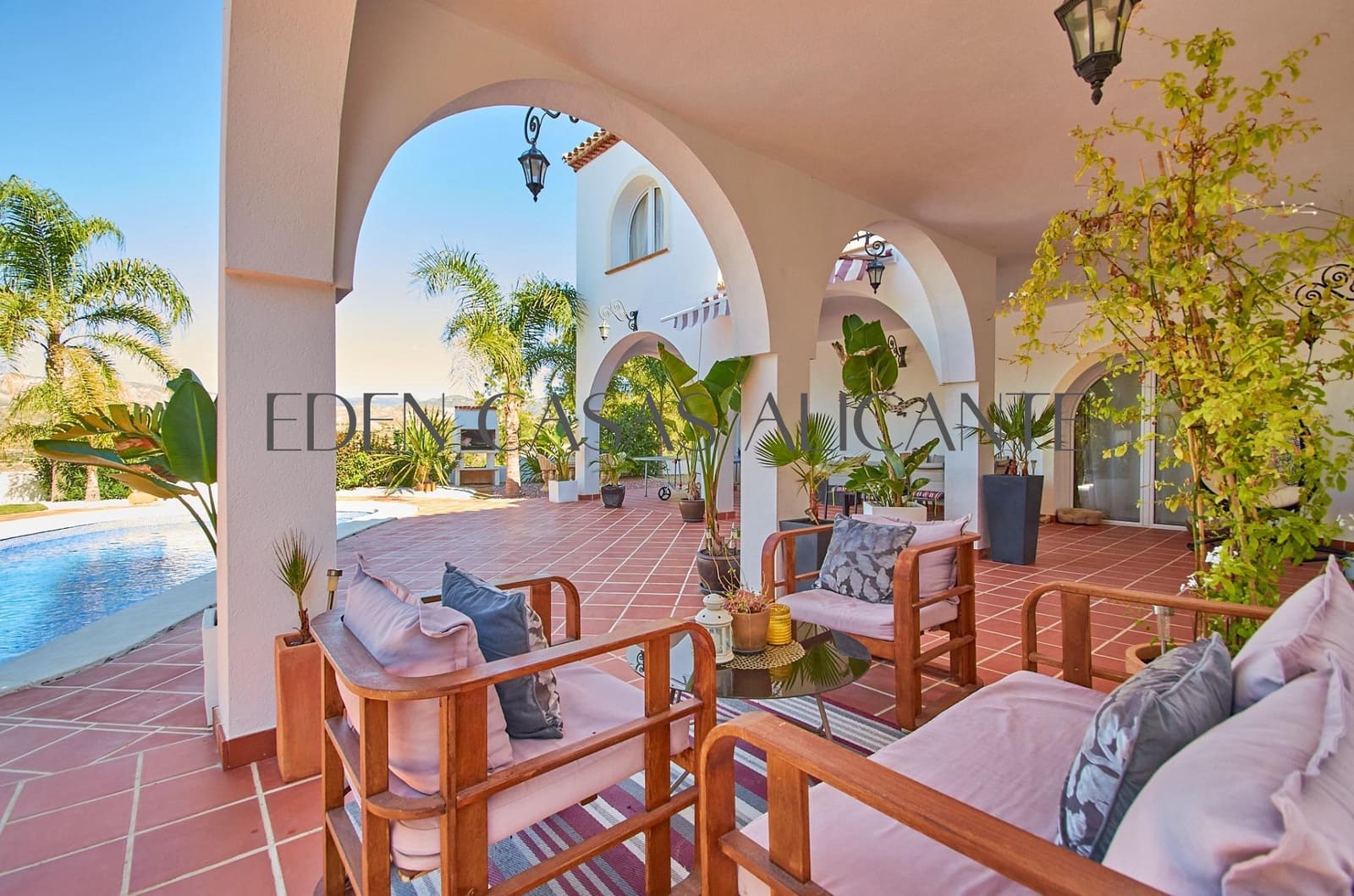 6 bedroom Villa for sale in Busot with pool - € 775,000 (Ref: 9362503)