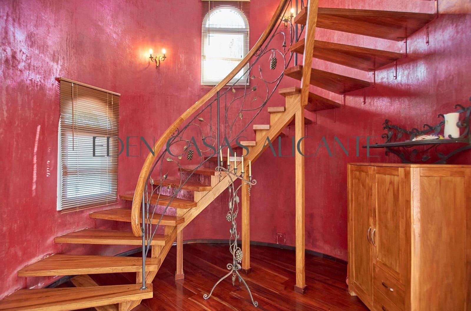 6 bedroom Villa for sale in Busot with pool - € 775,000 (Ref: 9362503)