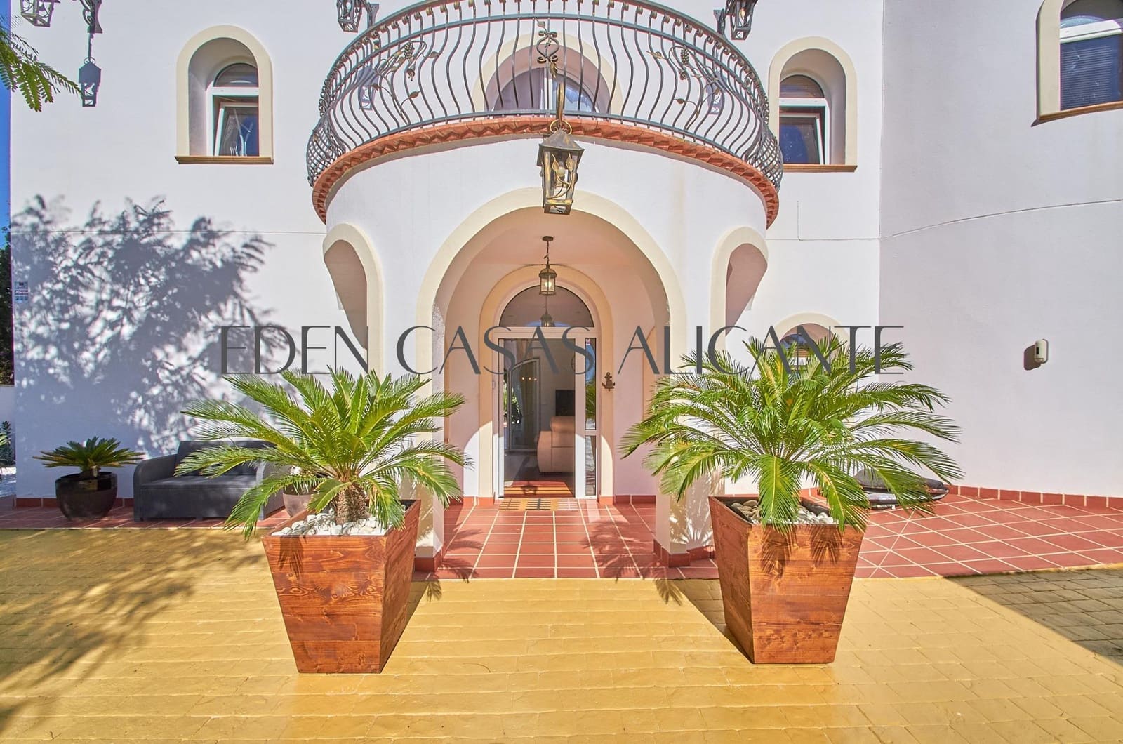 6 bedroom Villa for sale in Busot with pool - € 775,000 (Ref: 9362503)