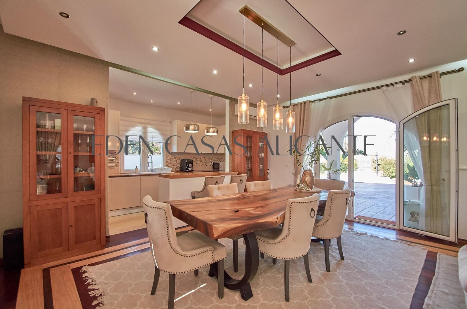 6 bedroom Villa for sale in Busot with pool - € 775,000 (Ref: 9362503)