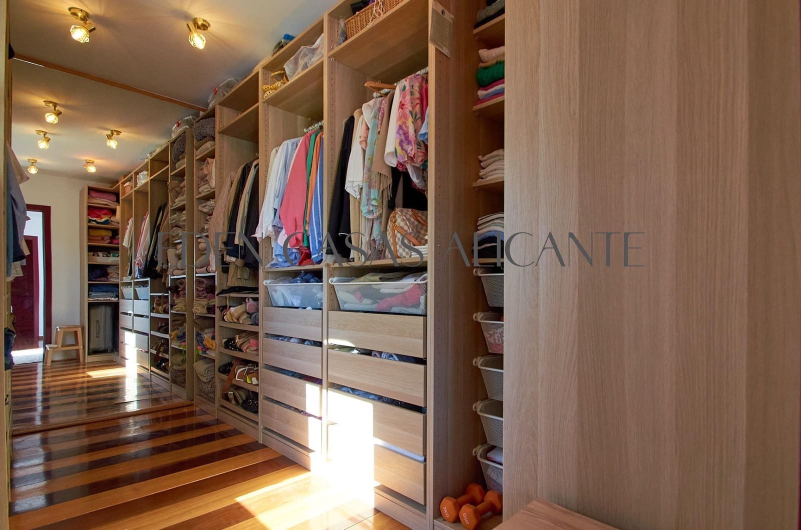 6 bedroom Villa for sale in Busot with pool - € 775,000 (Ref: 9362503)