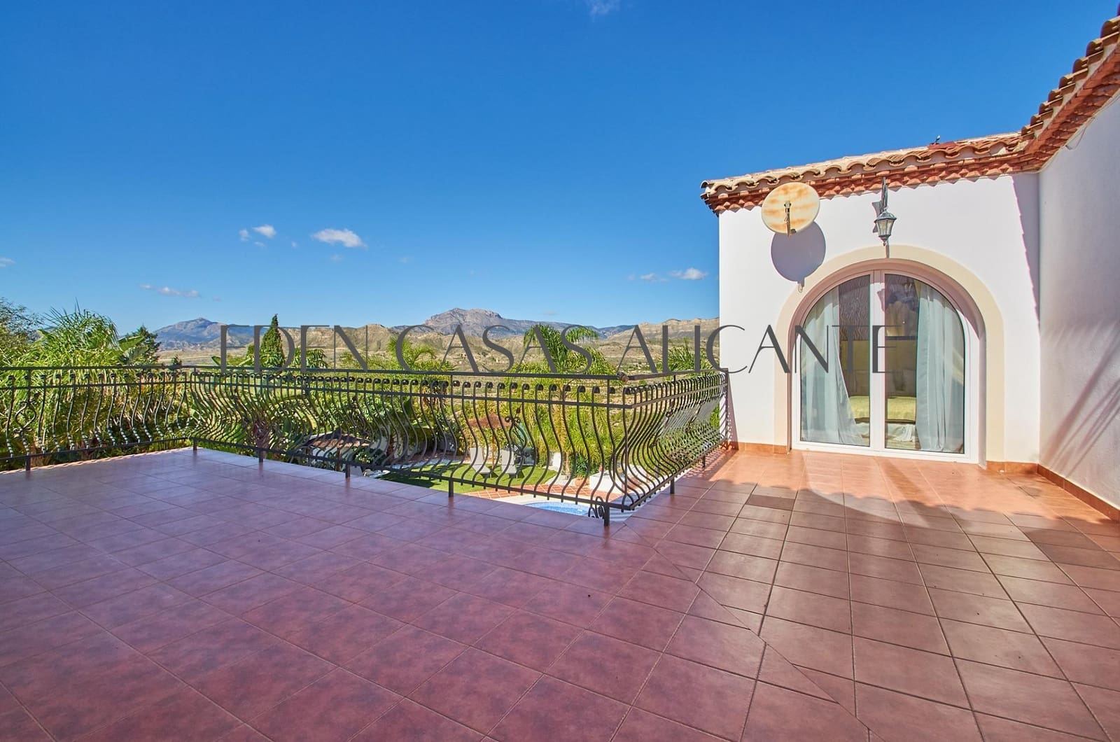 6 bedroom Villa for sale in Busot with pool - € 775,000 (Ref: 9362503)