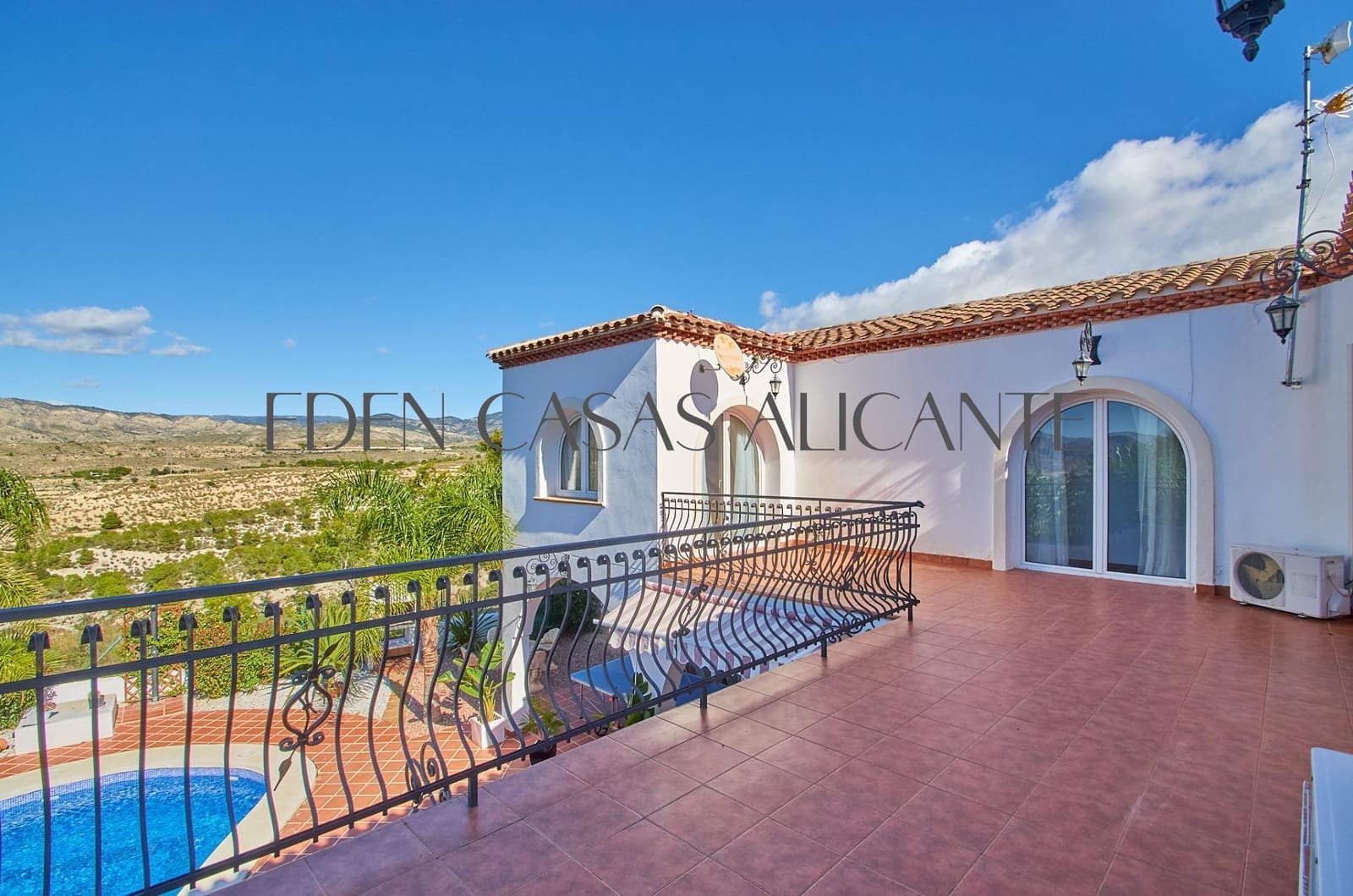 6 bedroom Villa for sale in Busot with pool - € 775,000 (Ref: 9362503)