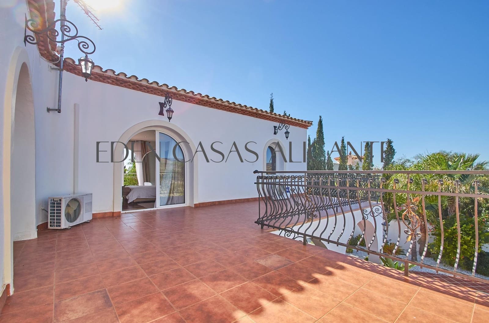 6 bedroom Villa for sale in Busot with pool - € 775,000 (Ref: 9362503)