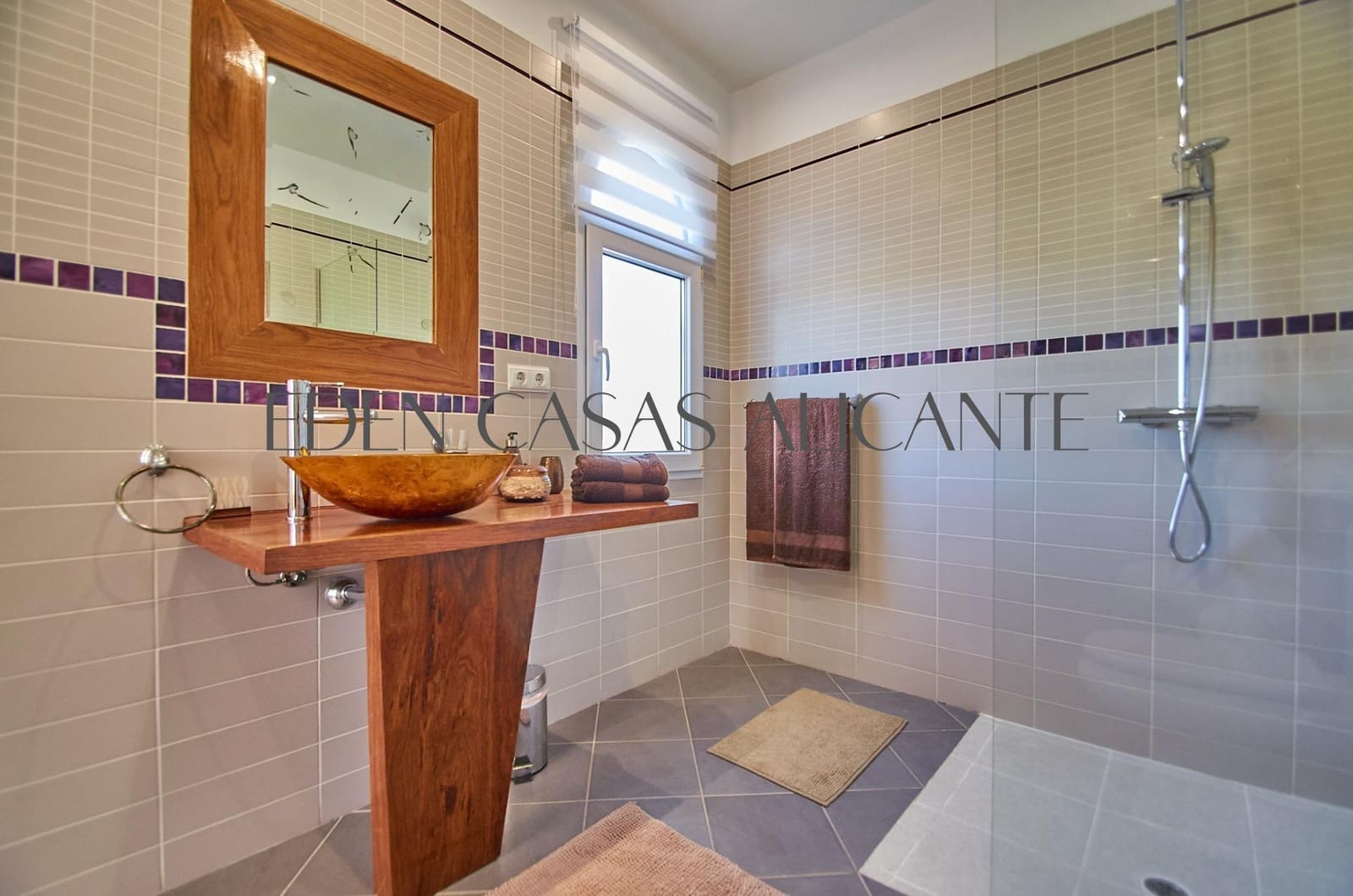 6 bedroom Villa for sale in Busot with pool - € 775,000 (Ref: 9362503)