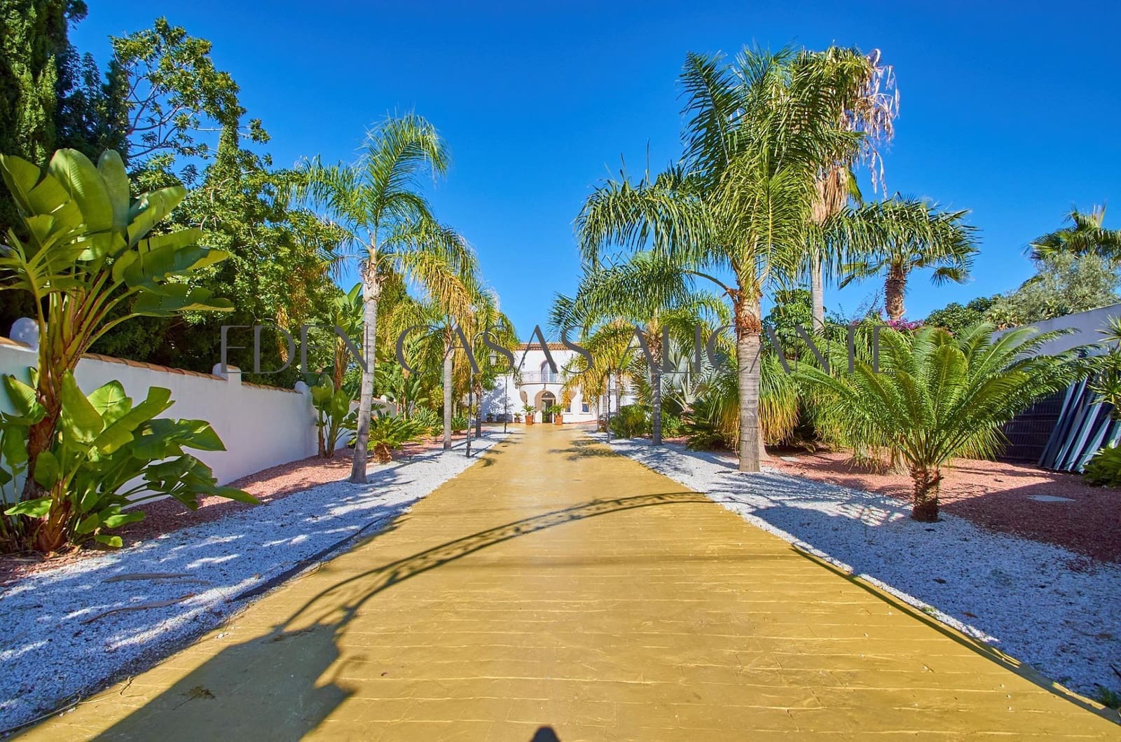 6 bedroom Villa for sale in Busot with pool - € 775,000 (Ref: 9362503)